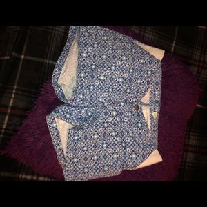 Gap maternity shorts